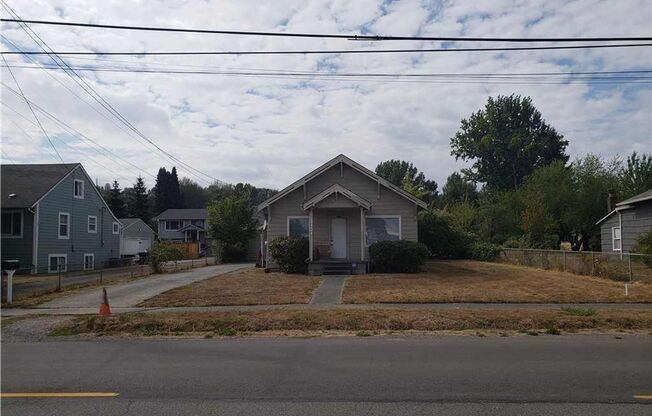 2 BD 1 BA home with easy transit