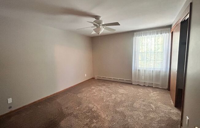 3 beds, 2.5 baths, $2,450, Unit 2850 - RIGHT