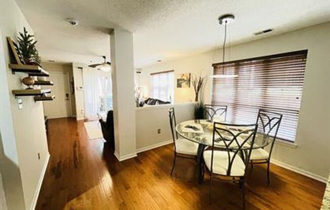 Charming 2BR/2BA Condo in Dilworth/South End with a Pool!