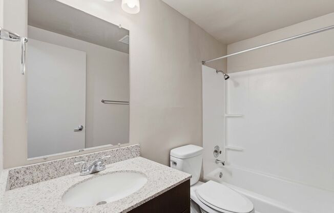 2 beds, 1 bath, 850 sqft, $1,150, Unit E-202