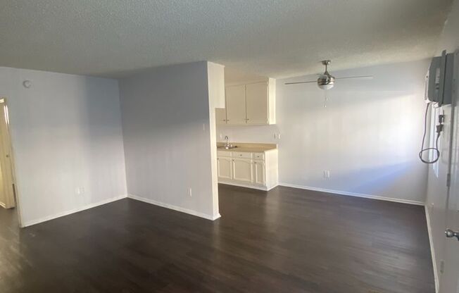 15537 Nordhoff St