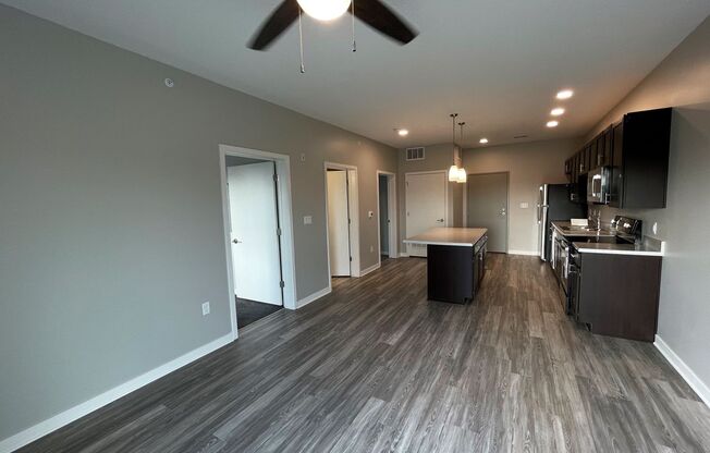 2 beds, 2 baths, 956 sqft, $1,595, Unit 524