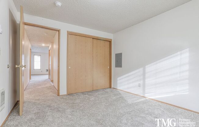 2 beds, 1 bath, 980 sqft, $1,499, Unit B06