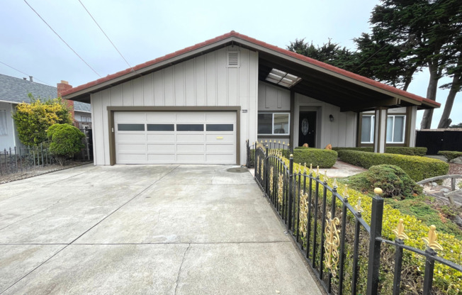Spacious 3 Bedroom Home with Backyard Patio in Pacifica