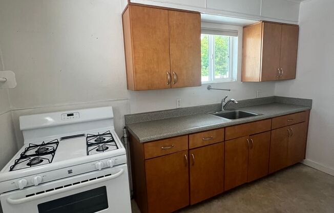 (LEASE PENDING) Charming 1 Bedroom House - South of the Tracks near Downtown Flag! $1,395