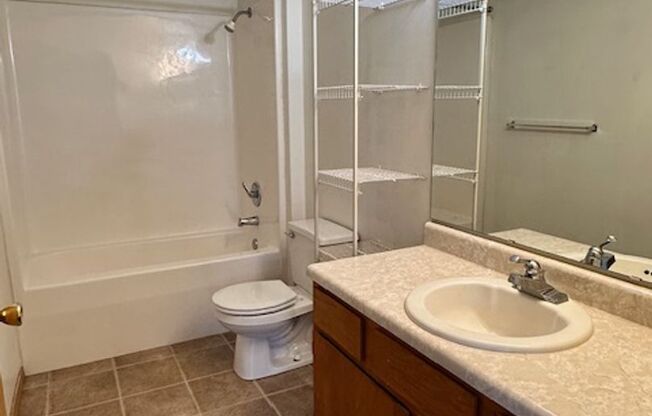 3 beds, 2 baths, $625, Unit 24