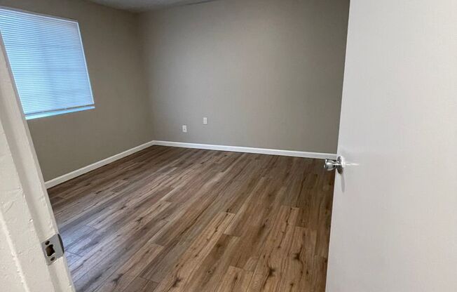 2 beds, 1 bath, 945 sqft, $1,575, Unit 037
