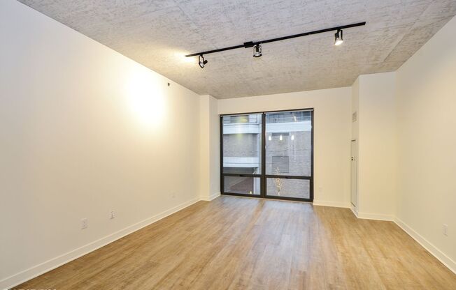 1 bed, 1 bath, 738 sqft, $2,750, Unit 204