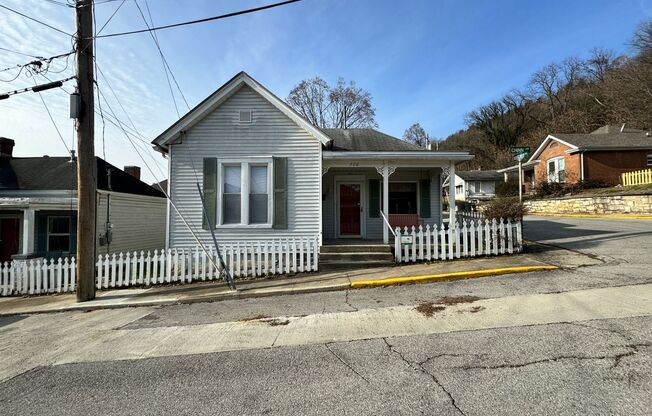 One Bedroom House in Frankfort!