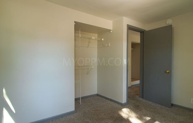 2 beds, 1 bath, 730 sqft, $900, Unit CRAWFORD 4414/A