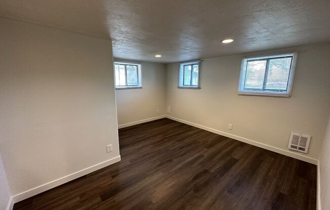 2 beds, 1 bath, 1,000 sqft, $950, Unit 978 #4