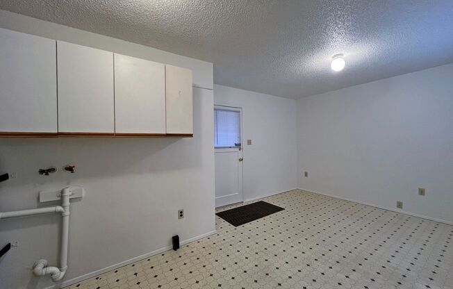 2 beds, 1 bath, $2,400