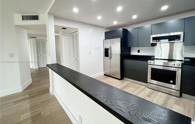 1901 Brickell Ave appt B1613 (A11702385)