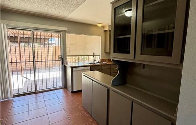 2-Bedroom Gated Townhome with Granite Kitchen & Covered Patio