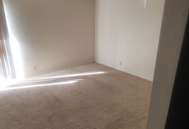 1 bed, 1 bath, 850 sqft, $950, Unit 2-221