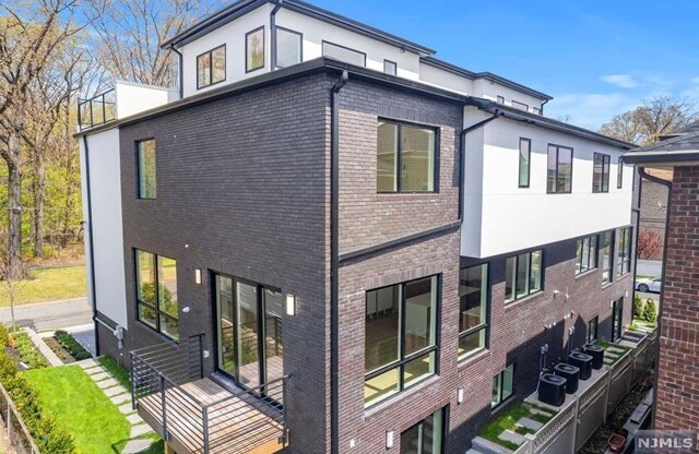 352 NEW YORK AVE