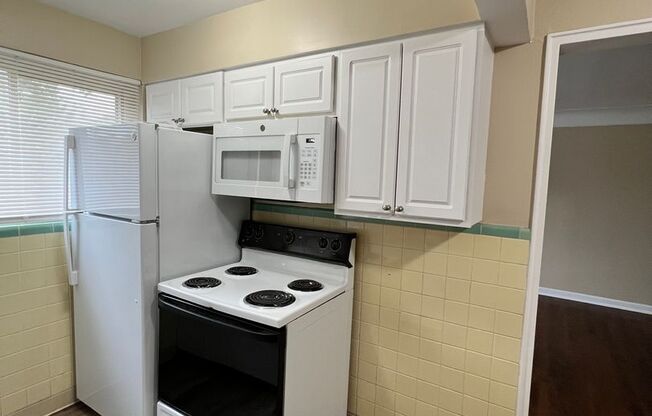 4 beds, 2 baths, 1,490 sqft, $1,800, Unit Apt 7