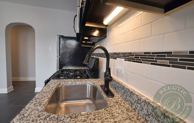 2 beds, 1 bath, 700 sqft, $2,700, Unit 801