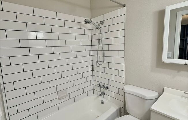 2 beds, 1 bath, 588 sqft, $1,095, Unit Unit 310