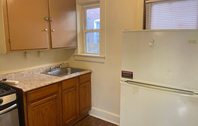 2 beds, 1 bath, $925, Unit 303 S Lime