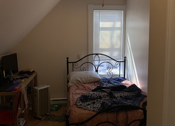 5 beds, 2.5 baths, 2,500 sqft, $4,900, Unit 1