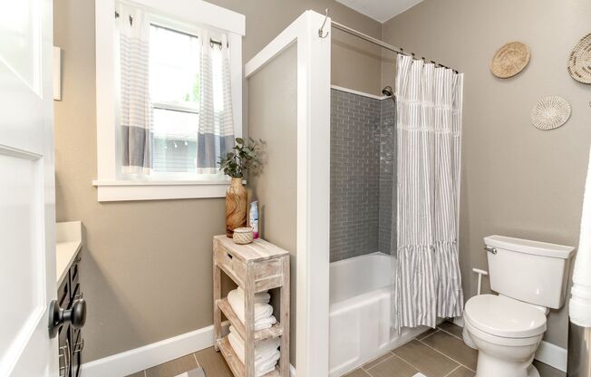 3 beds, 1.5 baths, $3,200