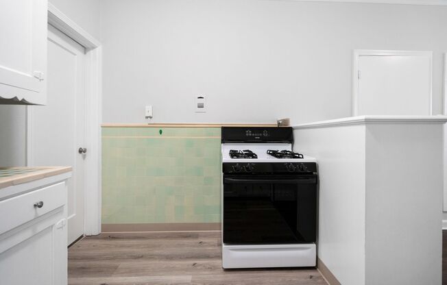 Studio, 1 bath, 700 sqft, $2,295, Unit 202