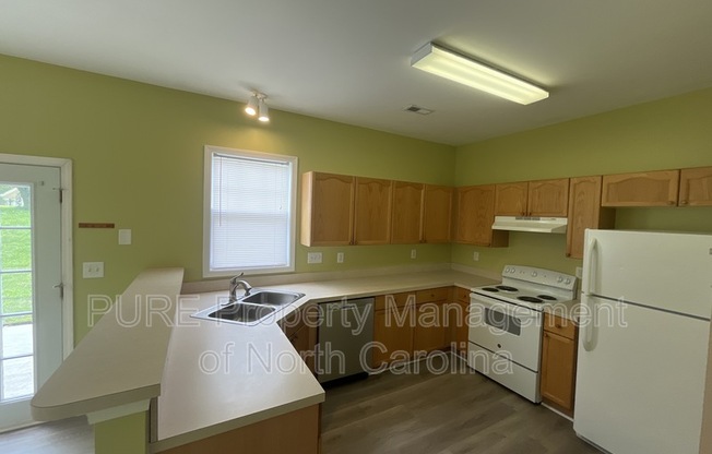 3 beds, 2.5 baths, 1,274 sqft, $1,795