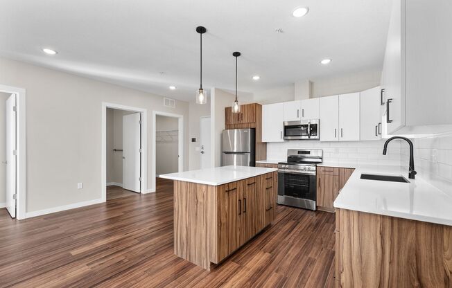 2 beds, 2 baths, 1,210 sqft, $1,950, Unit 520