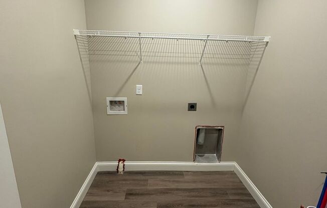 2 beds, 1 bath, 950 sqft, $1,100, Unit 215