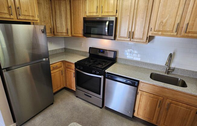 1 bed, 1 bath, 663 sqft, $2,050, Unit D-16