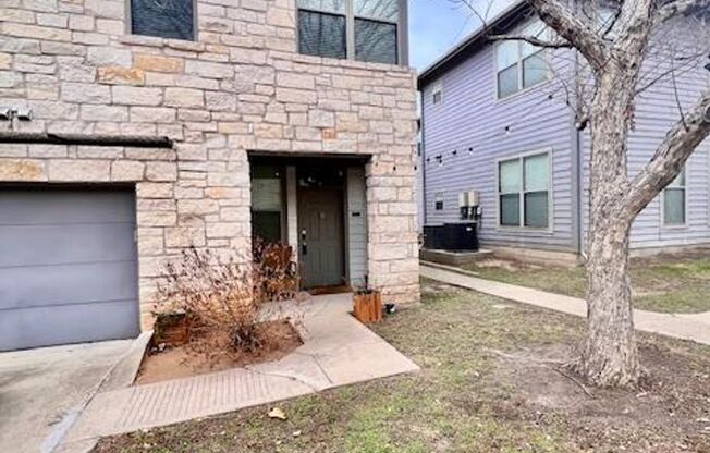 Beautiful Downtown Condo / Close to ACC Riverside / 3 bedrooms / Ref, Washer & Dryer