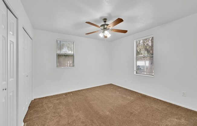 2 beds, 1 bath, 900 sqft, $1,200, Unit P-2