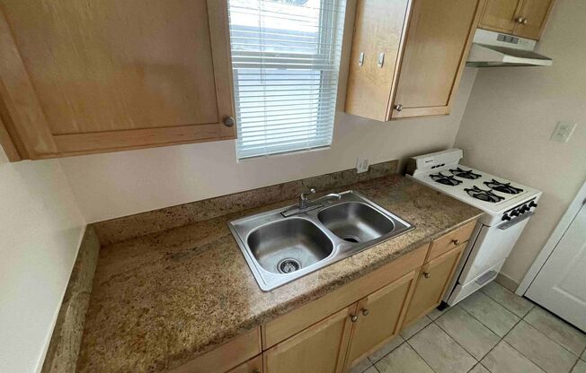 Studio, 1 bath, 420 sqft, $1,600, Unit 5