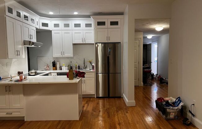 WOW!!!  GORGEOUS BRIGHTON 3 BED WITH HT AND HW INCLUDED!!