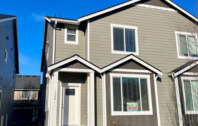 $200 Off 1st Full Month’s Rent!  3 Bedroom Townhouse