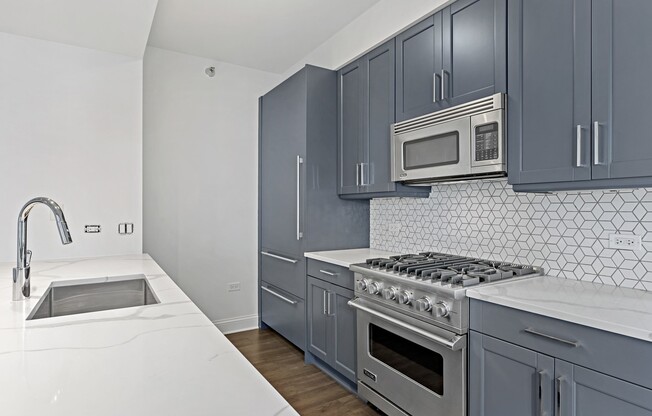 2 W Delaware Pl