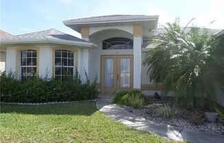 *Charming Gulf Ocean Access Home 3BR/2BA/2 Car Garage with Den/Office Swimming Pool and Boat Dock*