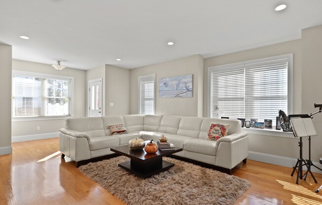 105 107 N ST