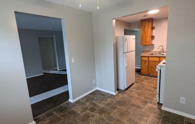 2 beds, 1 bath, 700 sqft, $850, Unit Unit 10