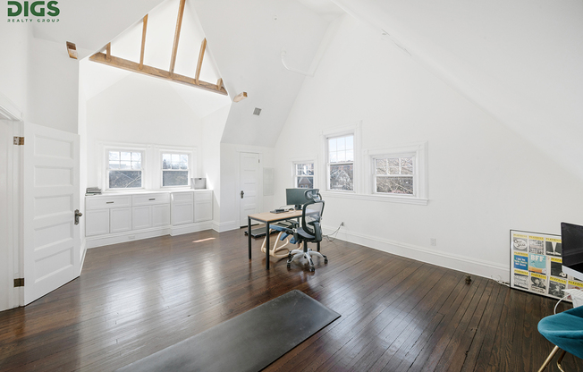 685 E 22 ST