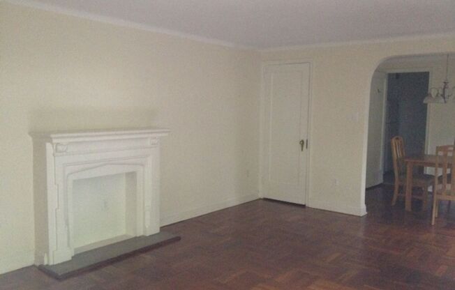 1 bed, 1 bath, 768 sqft, $1,385, Unit Royal York 106