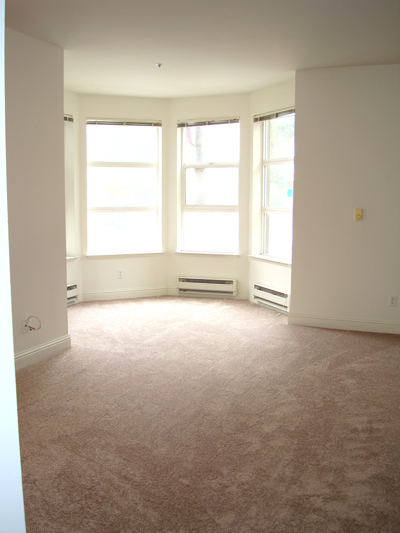 2 beds, 1 bath, $2,900, Unit 14