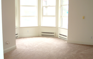 2 beds, 1 bath, $2,900, Unit 14