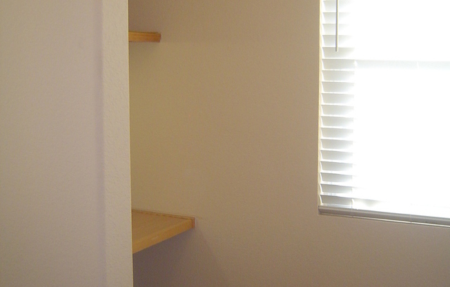 2 beds, 1 bath, $1,750, Unit # 2093