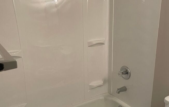 1 bed, 1 bath, 650 sqft, $1,200, Unit 405