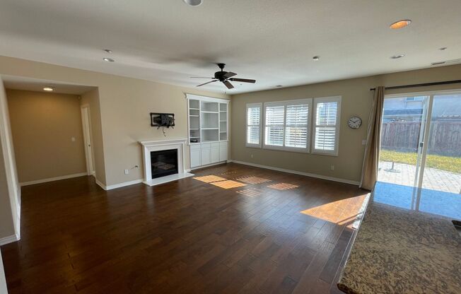 A beautiful House 3 bd/ 3 full ba in Escondido