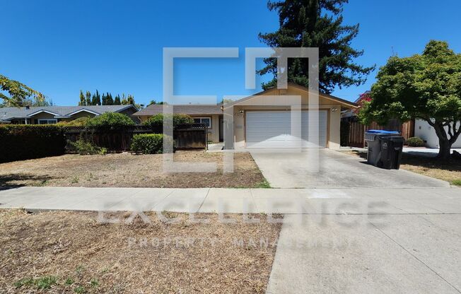 3/2 House with HWF, Granite Kitchen, Enclosed Front Patio and Pets Negotiable