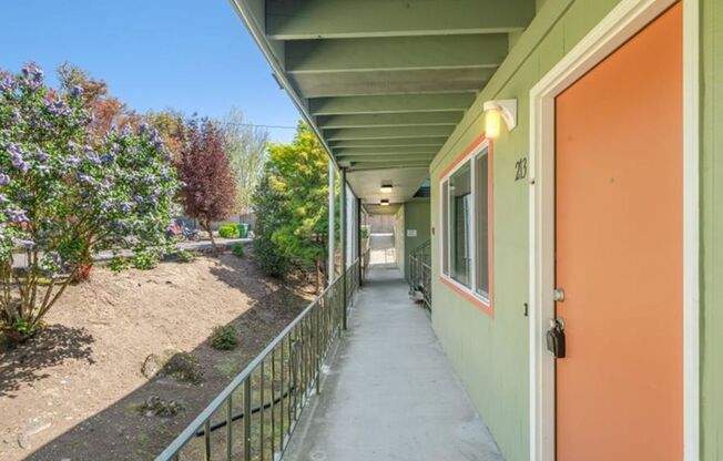 Studio, 1 bath, 375 sqft, $1,075, Unit 213