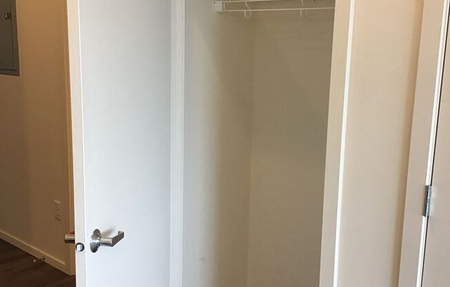 1 bed, 1 bath, 621 sqft, $1,220, Unit 527